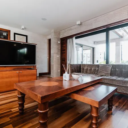 Penthouse Vinci Apartman *
